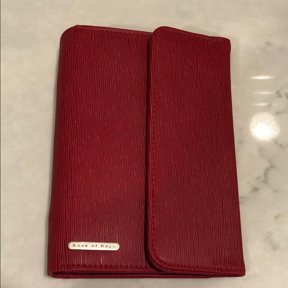 Red binder - Picture 1 of 6